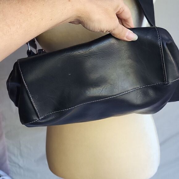 Black Faux Leather Messenger Shoulder Bag, Medium - Picture 4 of 9